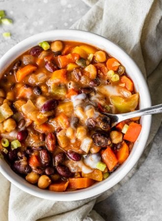 Bowl of vegetarian chili with beans and bell peppers.