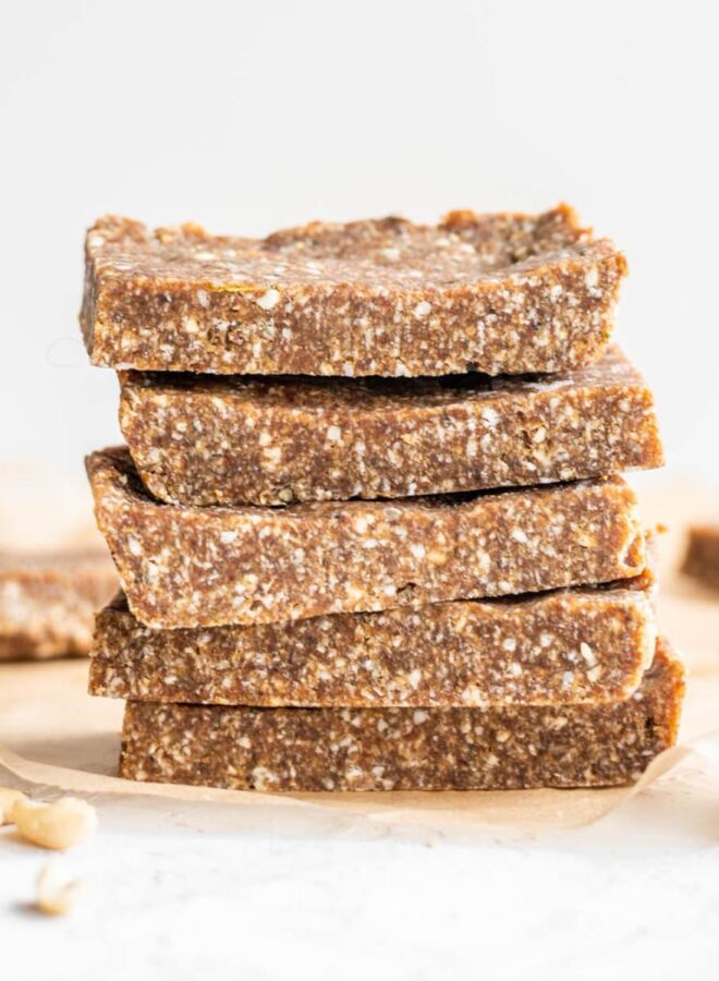 5-Ingredient Paleo Energy Bars {No-Bake} - Running on Real Foo