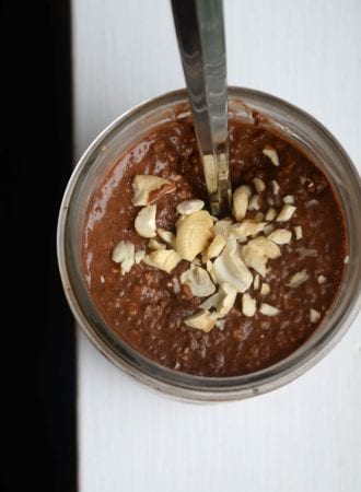 Cashew Butter Chocolate Chia Oats #overnightoats #veganbreakfasts #glutenfree https://runningonrealfood.com/cashew-butter-chocolate-chia-oats