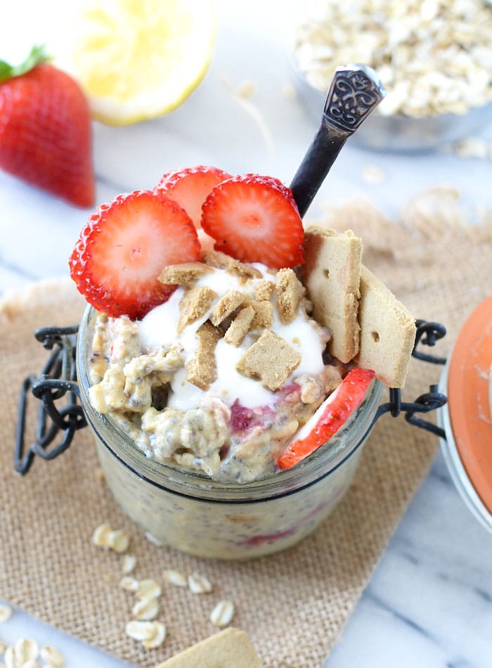 Strawberry Cheesecake Overnight Protein Oats | vegan and gluten-free