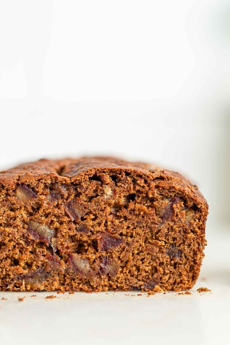 soft-vegan-pumpkin-bread-with-dates-and-spelt-flour