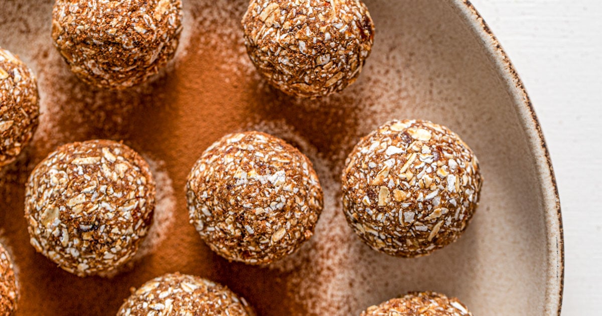 https://runningonrealfood.com/wp-content/uploads/2020/10/Easy-Vegan-No-Bake-Low-Fat-Cinnamon-Balls-1-3.jpg