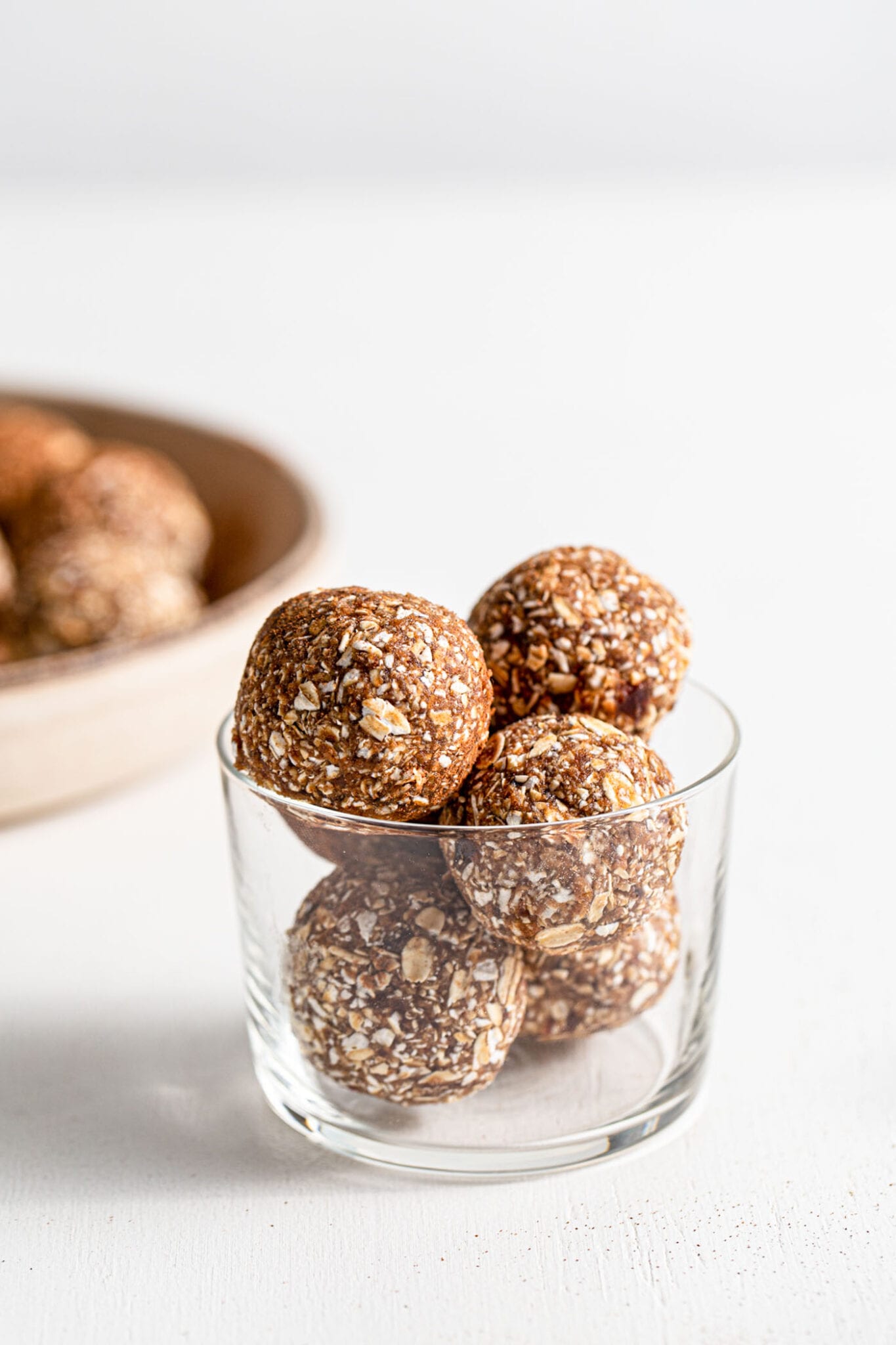 Low-Fat No-Bake Cinnamon Energy Balls with Oats & Dates