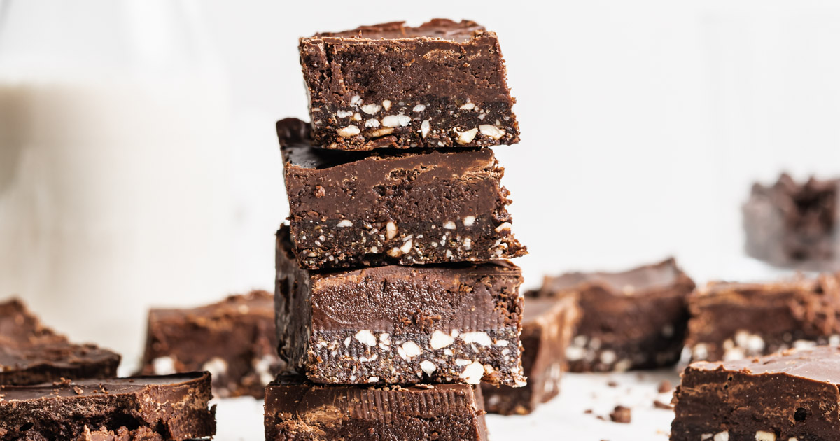 https://runningonrealfood.com/wp-content/uploads/2021/03/Vegan-No-Bake-Chocolate-Fudge-Bars-Recipe-1-2.jpg