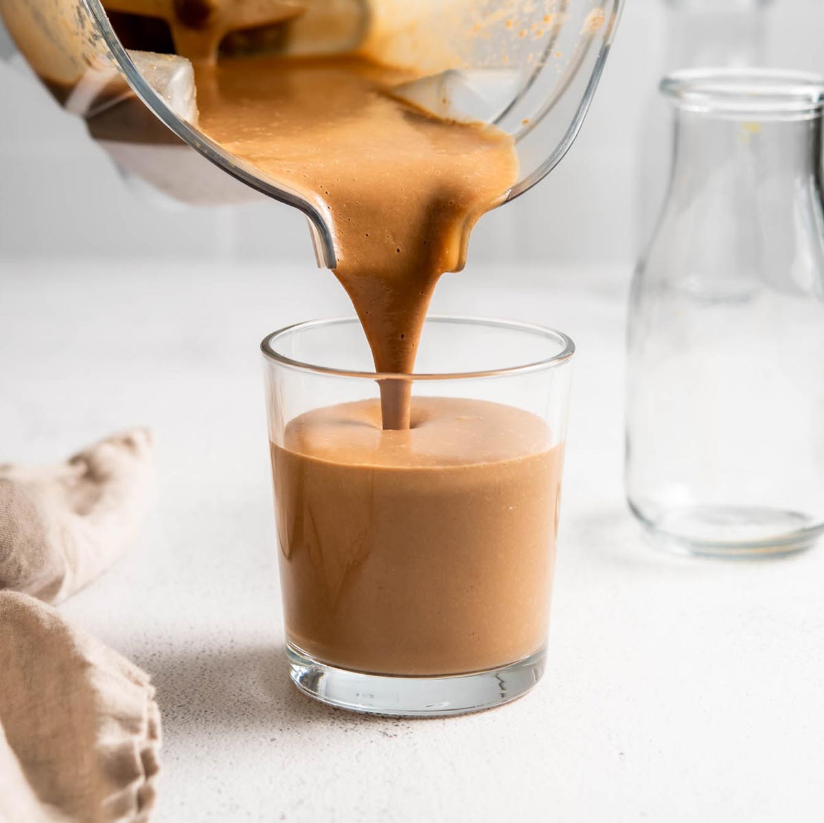 Tiramisu Smoothie with Cookie Crumble